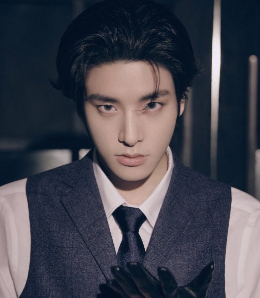 ผมชื่อฉัตรนะ                         อศิรครับ อศิร จุฑาเทพ