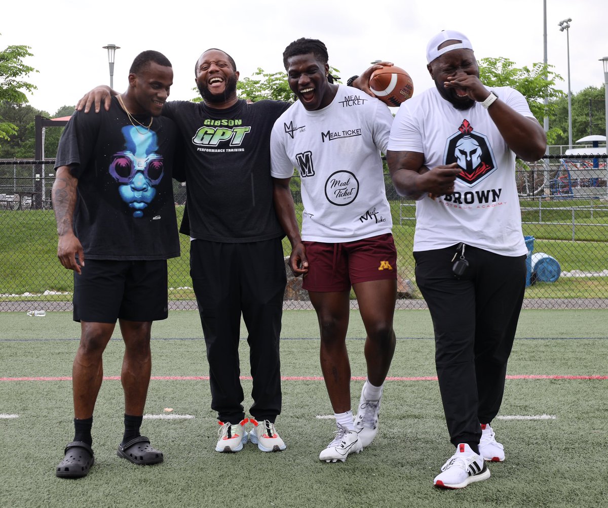 DMCoachbrown6's tweet image. All work
All Family…
#BFA
@GibsonTraining