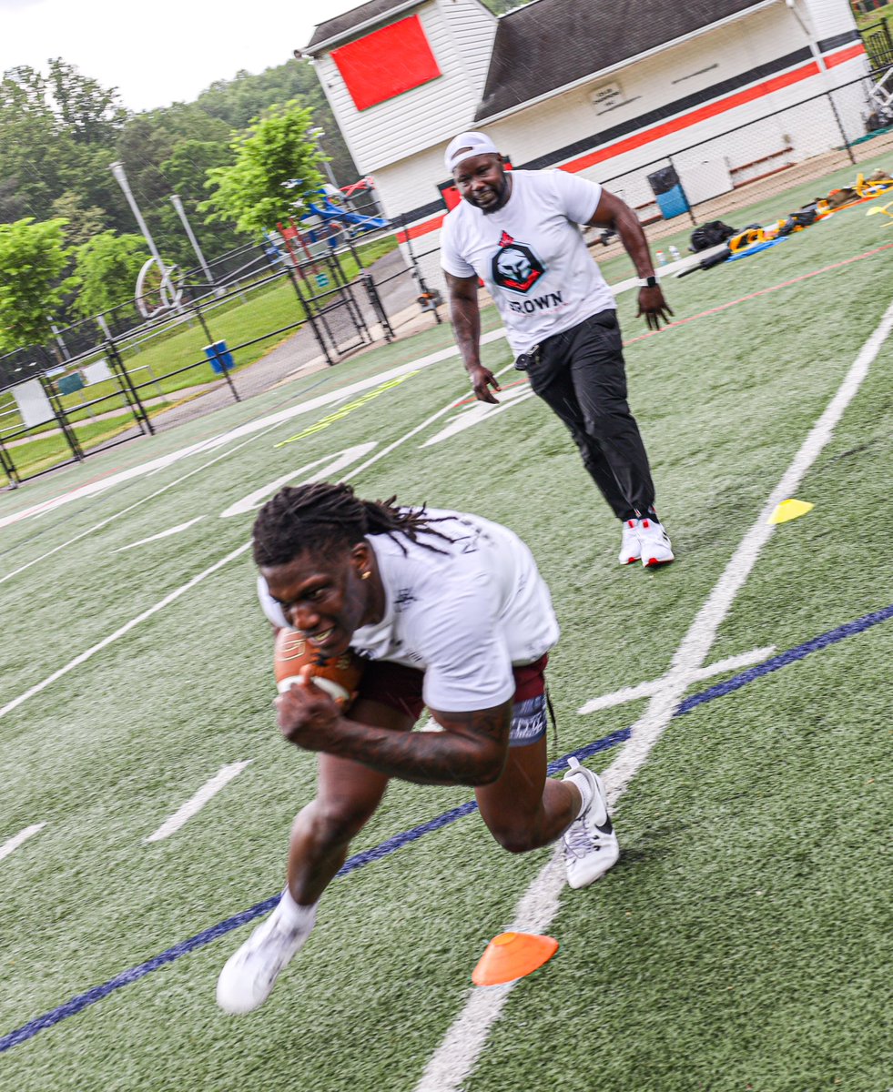 DMCoachbrown6's tweet image. All work
All Family…
#BFA
@GibsonTraining