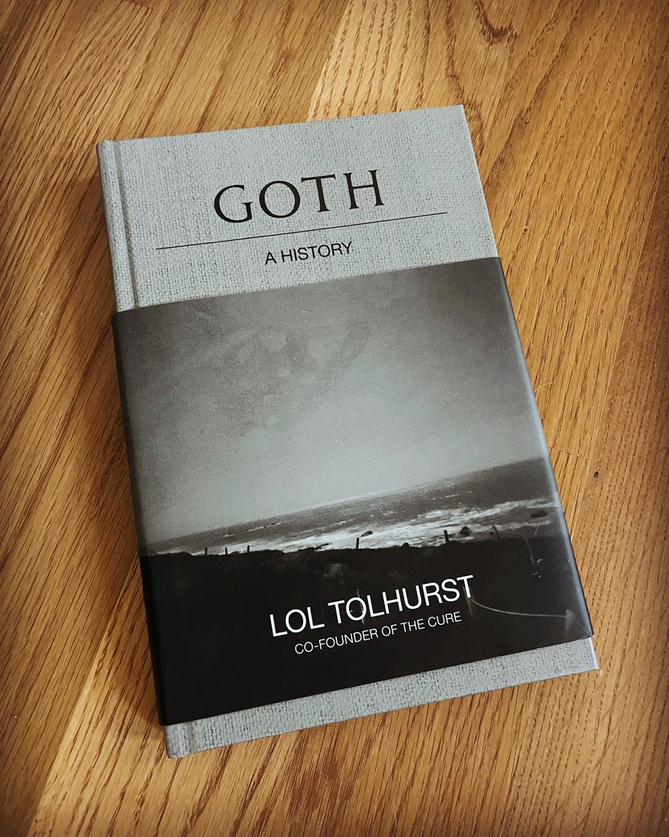 Thank you for this new book @LolTolhurst 🖤 
#goth #loltolhurst #thecure