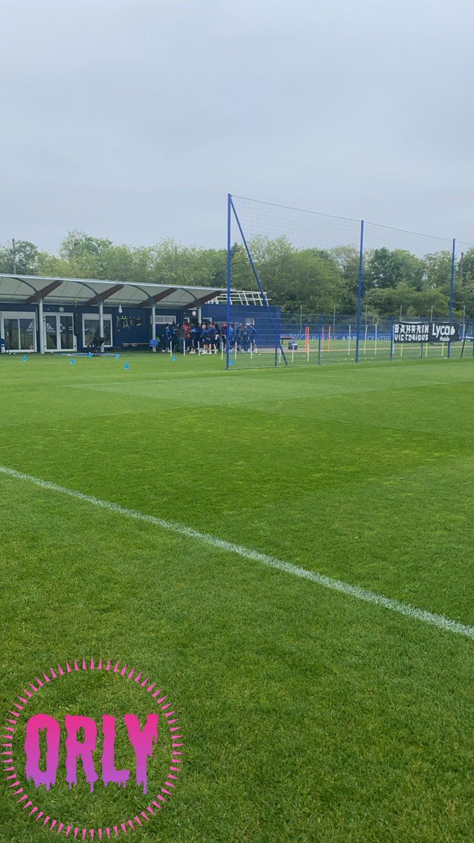 Travel In Paris tweet media