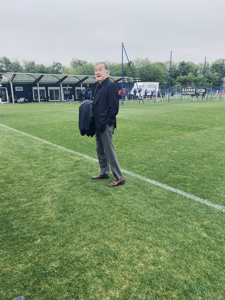 Travel In Paris tweet media