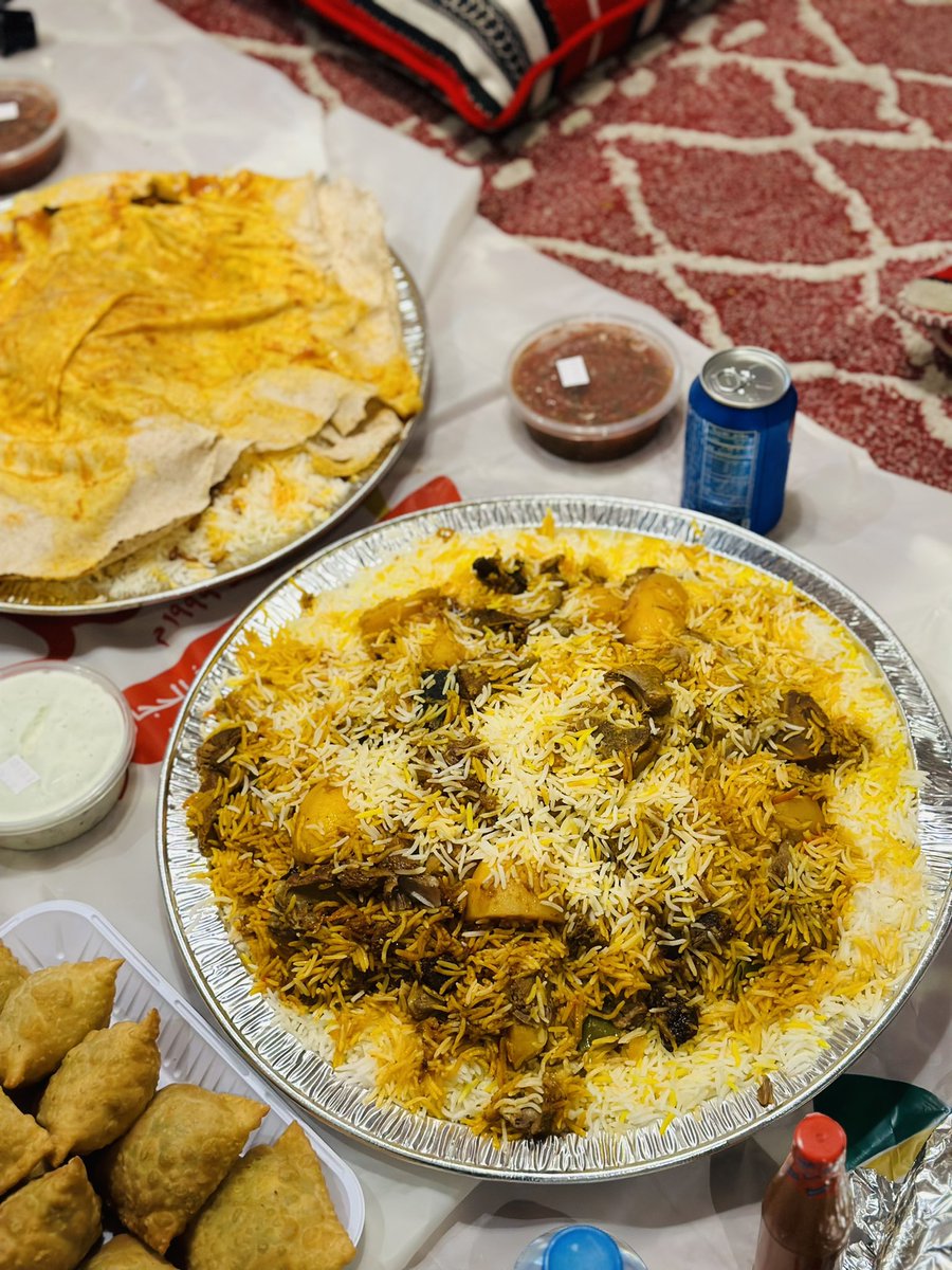 althwaq_co's tweet photo. ماابالغ هذا ألذ مديني ذقته🤤
لحم ذايب محمر بالفرن مع رز ملون وصنوبر وزركش
وكابلي لحم معتق بنكهة قشر البرتقال وماء الورد والزعفران
مطعم الفتح مشهور بالمدينة وهو الوحيد بالرياض
المتخصص بالأكل ا��مديني خبرتهم ٢٤سنة
يقدمون كابلي ومديني وبخاري وسليق
سحب فائزين من التعليقات بكابلي لحم👌🏻 https://t.co/TpLq7CTqnS