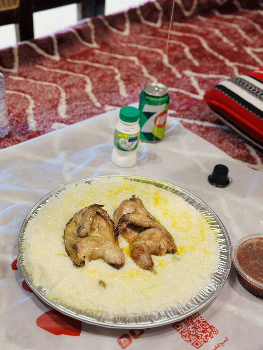 althwaq_co's tweet photo. ماابالغ هذا ألذ مديني ذقته🤤
لحم ذايب محمر بالفرن مع رز ملون وصنوبر وزركش
وكابلي لحم معتق بنكهة قشر البرتقال وماء الورد والزعفران
مطعم الفتح مشهور بالمدينة وهو الوحيد بالرياض
المتخصص بالأكل ا��مديني خبرتهم ٢٤سنة
يقدمون كابلي ومديني وبخاري وسليق
سحب فائزين من التعليقات بكابلي لحم👌🏻 https://t.co/TpLq7CTqnS