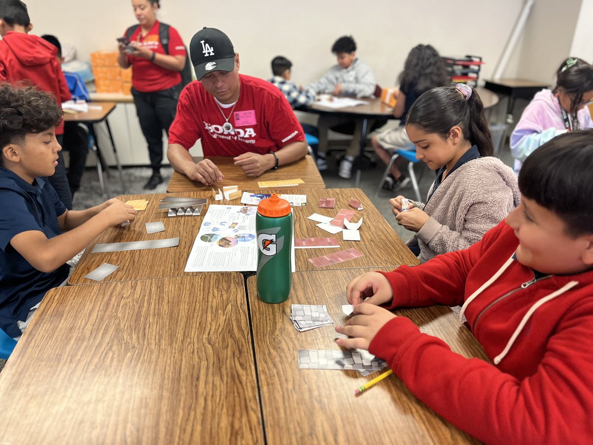 These @BburgCougars structural engineers are doing a GREAT JOB constructing safe structures! Thanks @TeamHondaCares for coming out to offer your expertise! (1/2) @IrvingISD @Enrichment_IISD