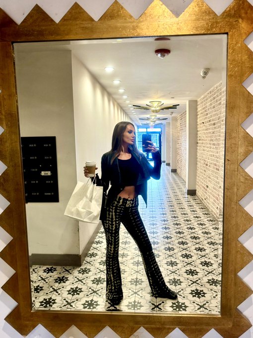Good Morning, lurkers!  Be my sweet wallet and reimburse our breakfast because hot girls don&rsquo;t pay&hellip; and<a href="/tag/realloyalfans"class="tags"><span>#realloyalfans</span></a>