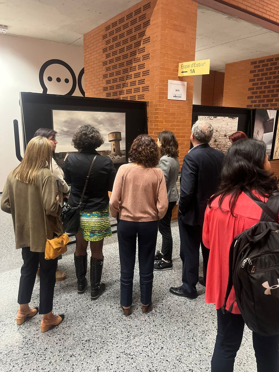 🟠 #CulturaAlsCampus | Estrenem dues noves exposicions a Tarongers:

⛏️ 'CHEMINS DE FER, CHEMINS DE SABLE
Les espagnols du transsaharien' , la història dels republicans que van ser enviats a camps de treball a l'Àfrica Sahariana.

📆 Fins al 28 de juny
📍Aulari Nord, 1r pis