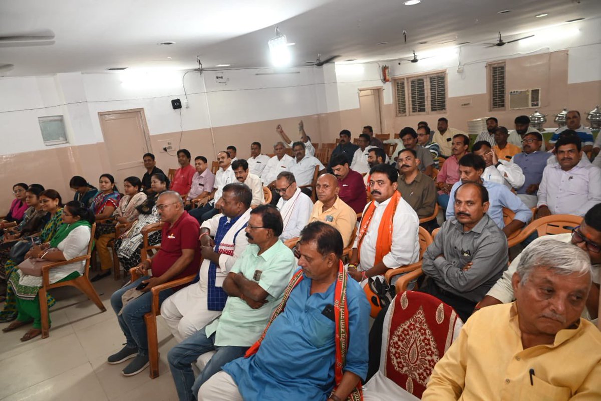 आगामी 10 मई को बिहार भाजपा प्रदेश कार्यालय में आयोजित नामांकन सभा और 12 मई को आदरणीय प्रधानमंत्री श्री @narendramodi जी का पटना में प्रस्तावित रोड शो की तैयारियों के निमित्त चुनाव प्रबंधन समिति की बैठक को संबोधित किया। सभी कार्यकर्ता व पटना साहिब की जनता विश्व के सबसे लोकप्रिय…