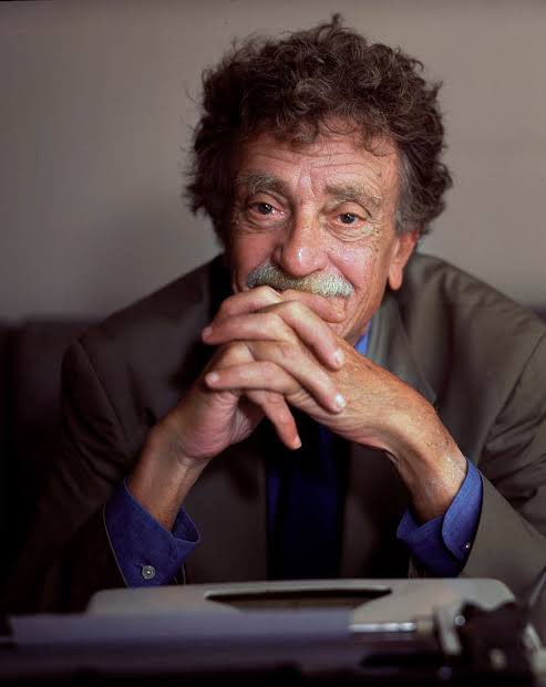 Kurt Vonnegut teaching kids simple hacks to find out what’s inside you: In 2006, a group of students at Xavier High School in New York City were given an assignment by their English teacher, Ms. Lockwood, that was to test their persuasive writing skills: they were asked to write…