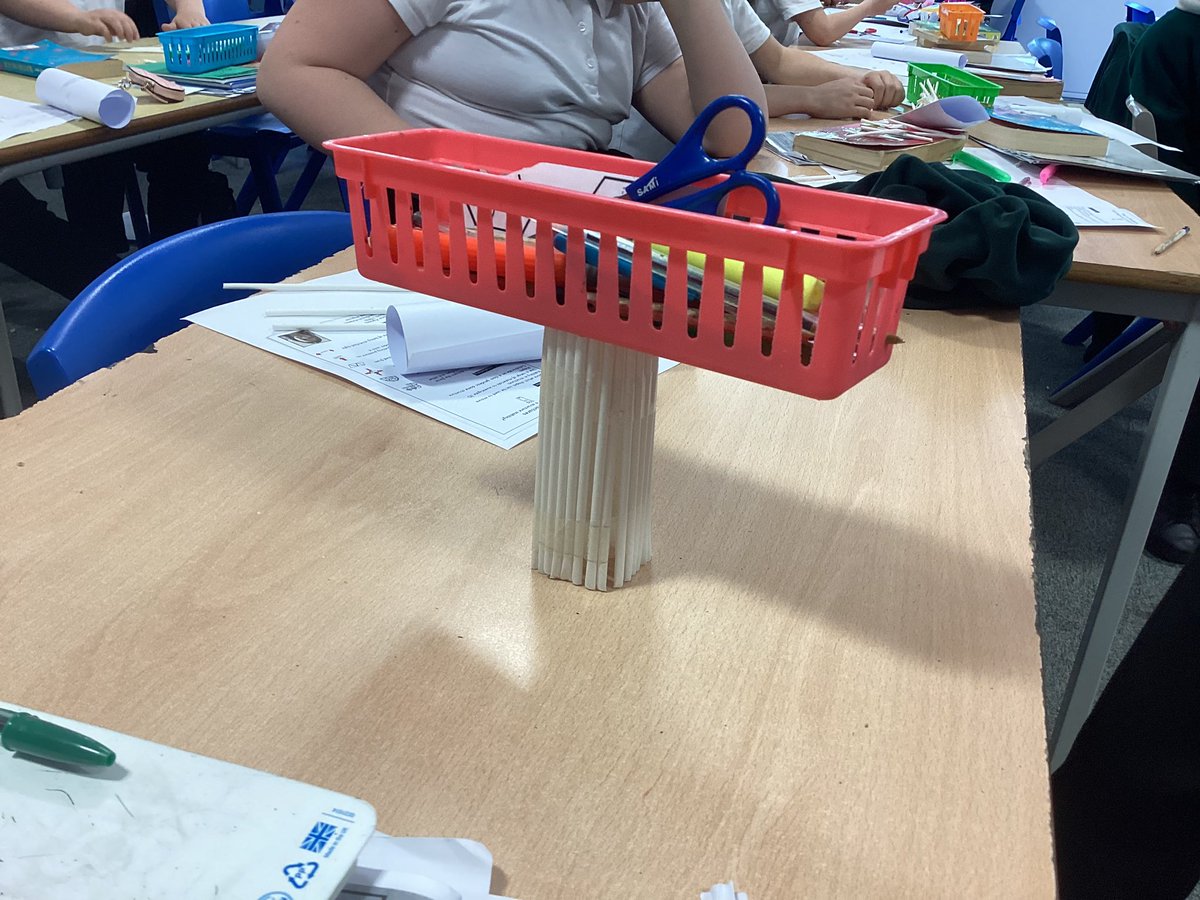 🔧🏗️ Class 4RH dives into the world of engineering, exploring stable structures through cylinder constructions! 💪🌟 From understanding compression to tension, their grasp on building principles is solid! #STEMeducation #FutureEngineers #HandsOnLearning