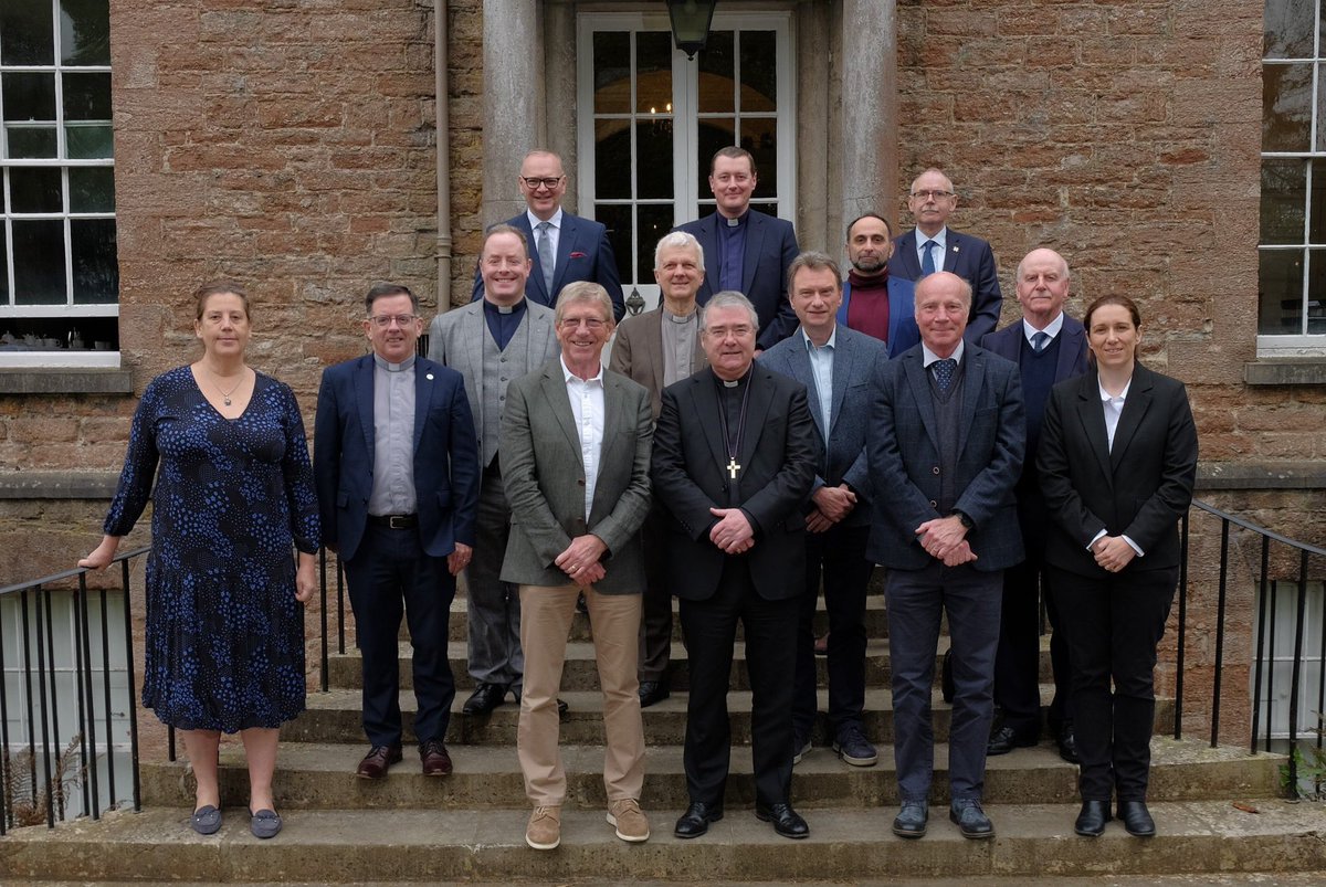 📸 The Annual Visitation of the Board of Governors of Armagh Observatory and Planetarium took place yesterday (Tue 7th May). Pictured are some of the members of our Board of Governors and some of our Senior Management Team outside the Observatory.