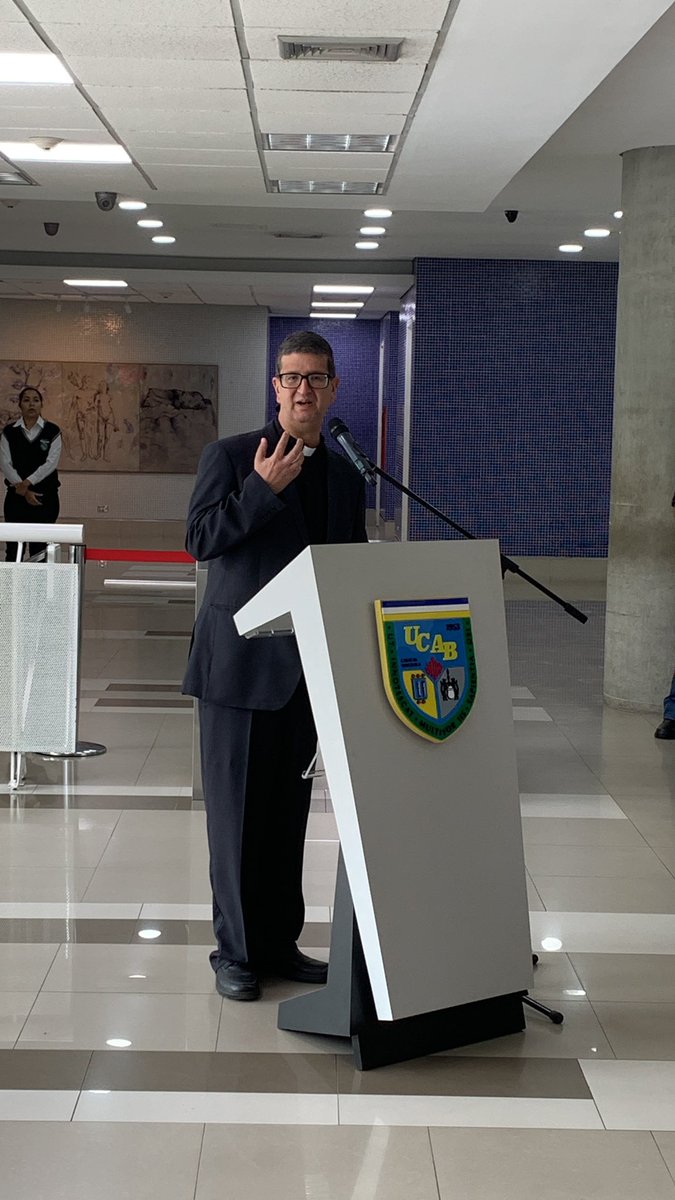 Arturo Peraza,SJ, rector de la UCAB: “Sofía nos permitió marcos para el arte y la discusión.  Necesitamos ser nuevamente distintivos para crear país y honramos el espíritu de Sofía Imber y le pedimos que nos siga guiando para construir el país que ella soñó”.