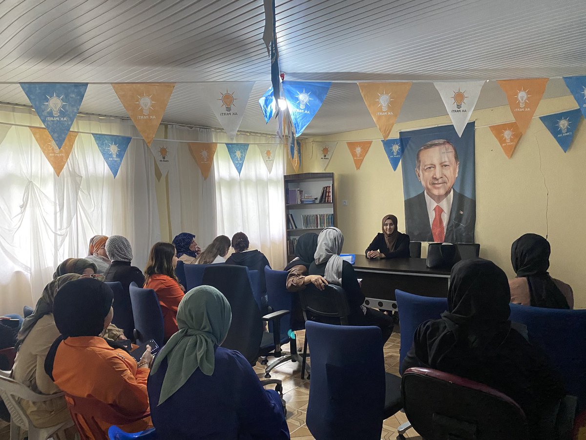 Lice Ak parti İlçe kadın kolları olarak haftalık toplantımızı gerçekleştirdik @aysekesir @KaraFidan @arzubakir23 @mervenurseyit