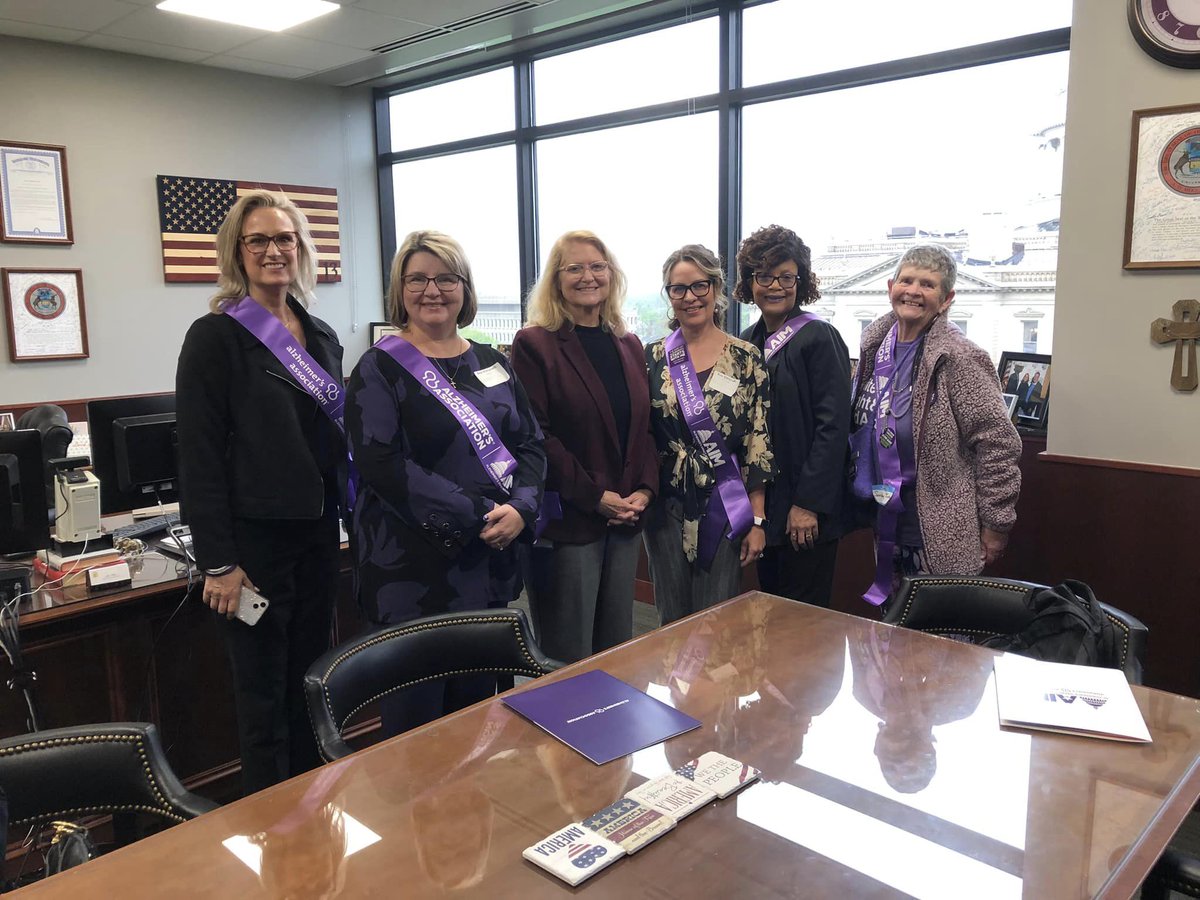 alzmichigan's tweet photo. A massive THANK YOU to all of our advocates who brought the big purple wave to Lansing yesterday to meet with our state legislators to discuss why it is crucial that our state dedicates more funding to dementia care, support, and research! 🧵 https://t.co/lXjpBK4UJS