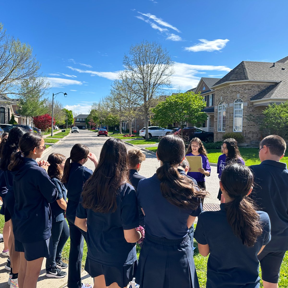 It was a beautiful morning for 7B’s #JourneyWithJesus ☀️ Wonderful leadership from my Grade 8EF students, Isabella and Valeria! Such a special #HCDSB tradition during #CatholicEducationWeek! @sjoa5