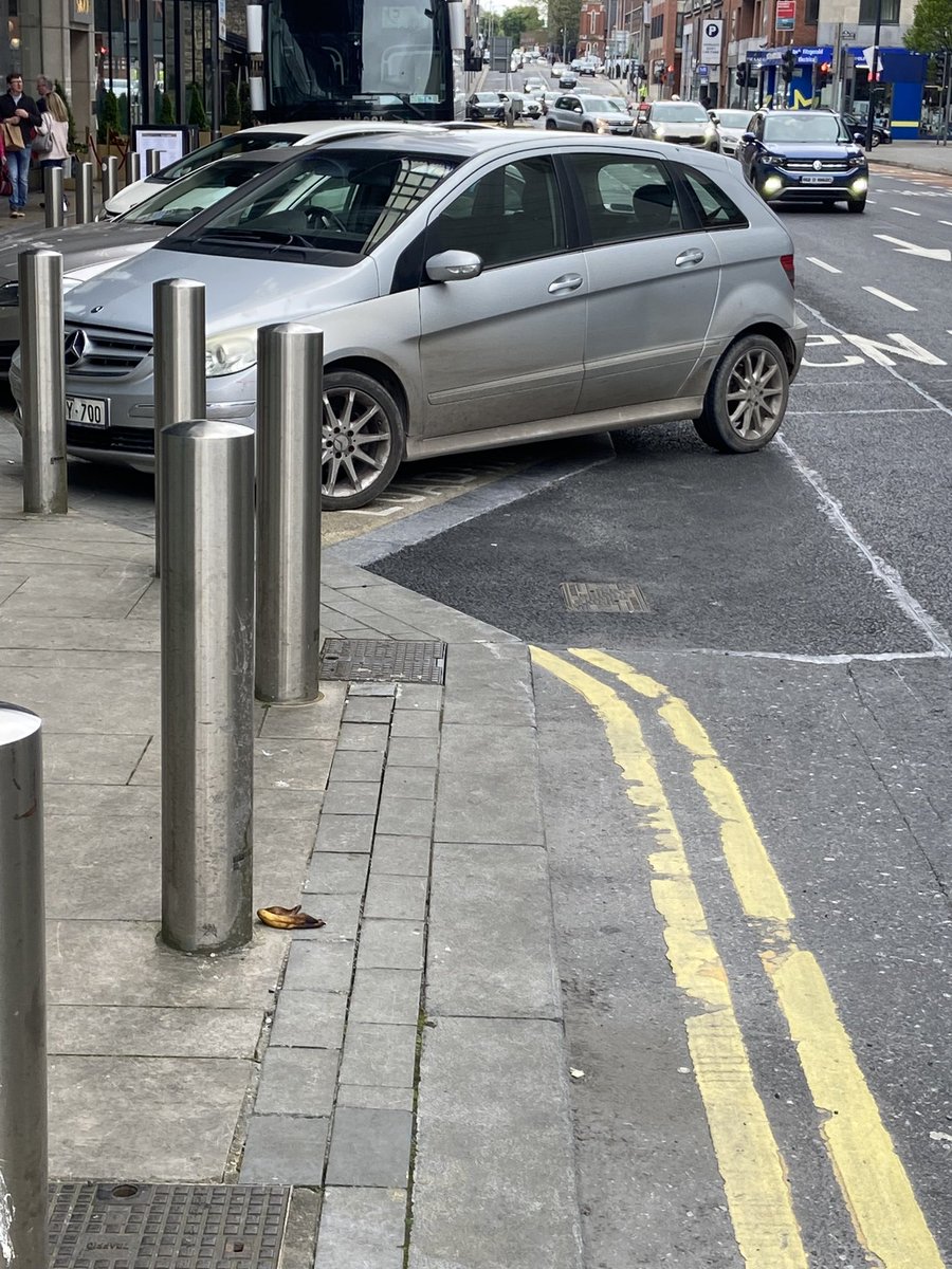 MercedesMr89433's tweet photo. @BadParkingLK @GardaTraffic @LimerickCouncil Outside the savoy. Let everyone else drive around me. https://t.co/C8Ay7upTbP