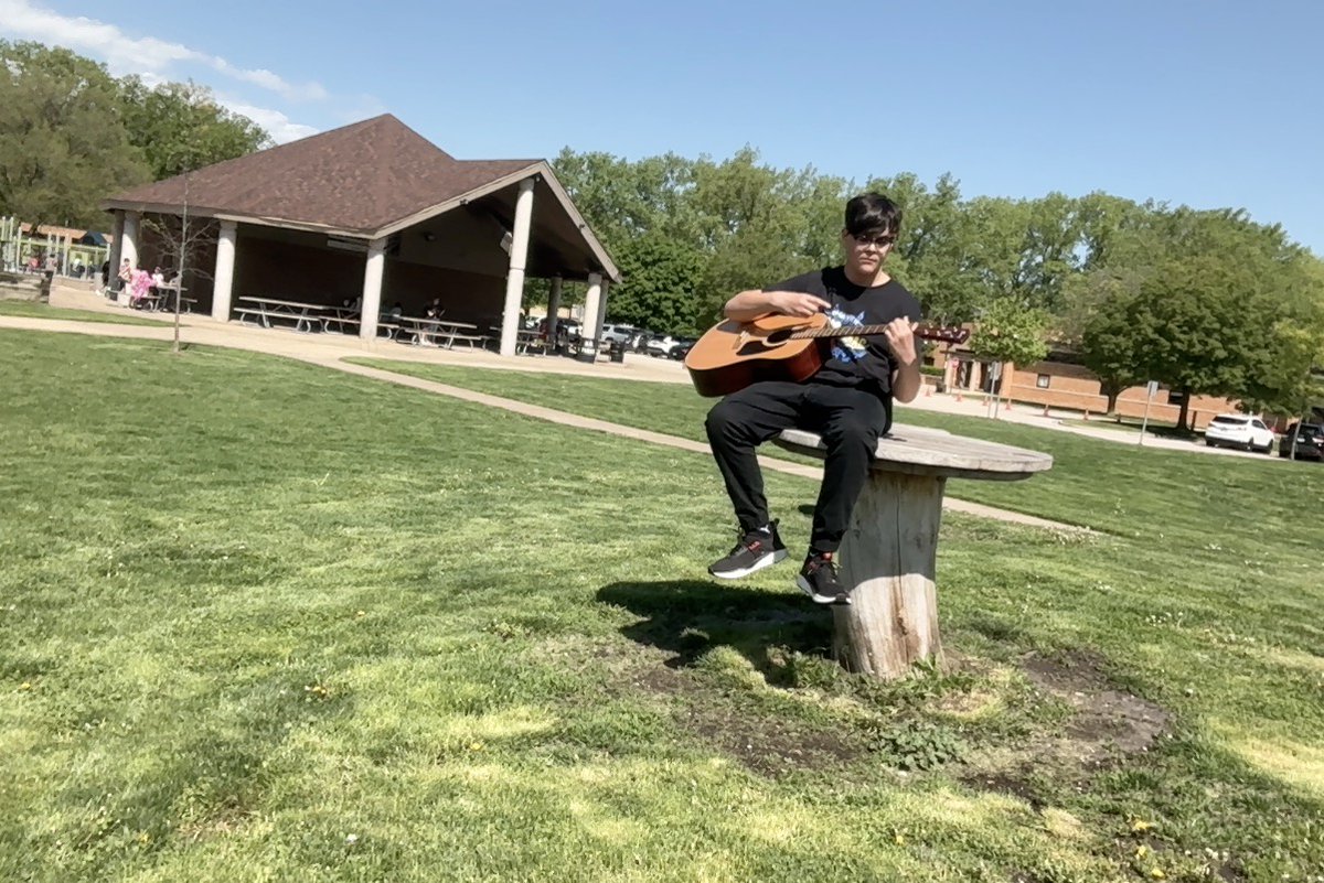 pvgeneralmusic's tweet photo. Resting outside after a great choral performance. Great job, Q4 7th/8th music students!!! I am very proud of your 1st performance! 
#inspire70 https://t.co/ycqvNOWEPI