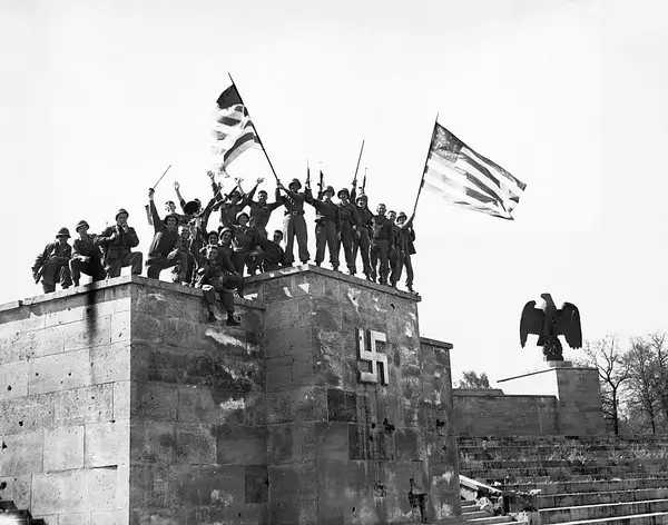 #OTD 1945: 'This is a solemn but glorious hour ... General Eisenhower informs me that the forces of Germany have surrendered to the United Nations. The flags of freedom fly all over Europe.” - President Harry Truman 🇬🇧 🇺🇸 #VEDay #VEDay79