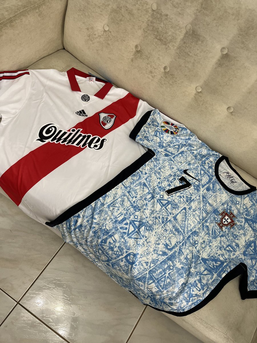 dach_3's tweet photo. Gracias a @GorrasCavs por los consejos, compré estas 2 camisetas y están espectaculares. Saludos desde Ecuador 🫰🏻 https://t.co/4Q4b28gONk