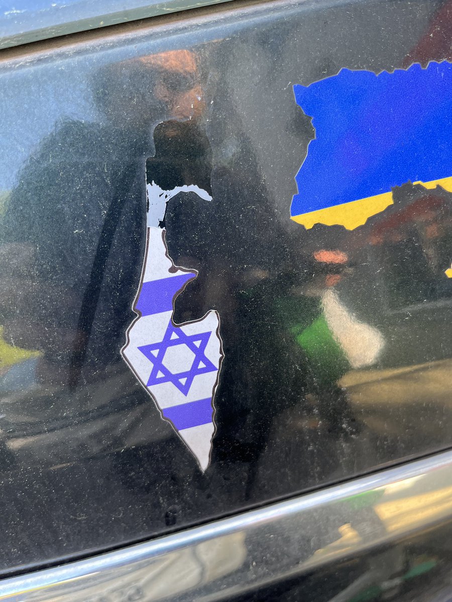 Es ist passiert!

Jemand hat versucht meinen Israel-Aufkleber von meinem Auto abzumachen!

Weiß jemand ob man da Anzeige gegen Unbekannt stellen kann oder ob man das machen kann wenn er ganz oder so gut wie ganz abgemacht worden wäre?

#followerpower #pleaseretweet
