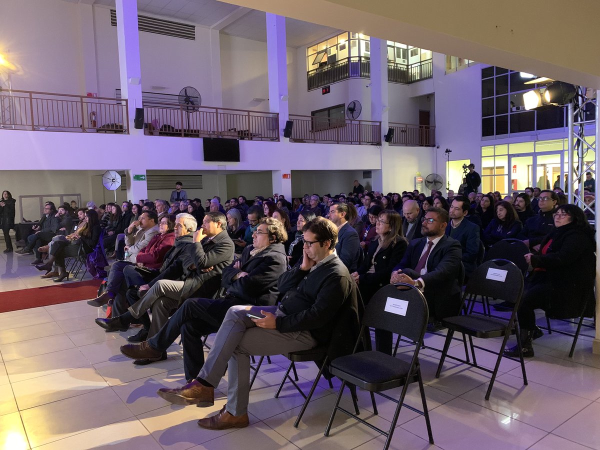 UCSH_oficial's tweet photo. 🔴 Ceremonia de Inicio de Año Académico #UCSH con la presentación del experto en #AprendizajeServicio de la Universidad de Stanford Dr. Luke Terra https://t.co/zsZ35Vh68K