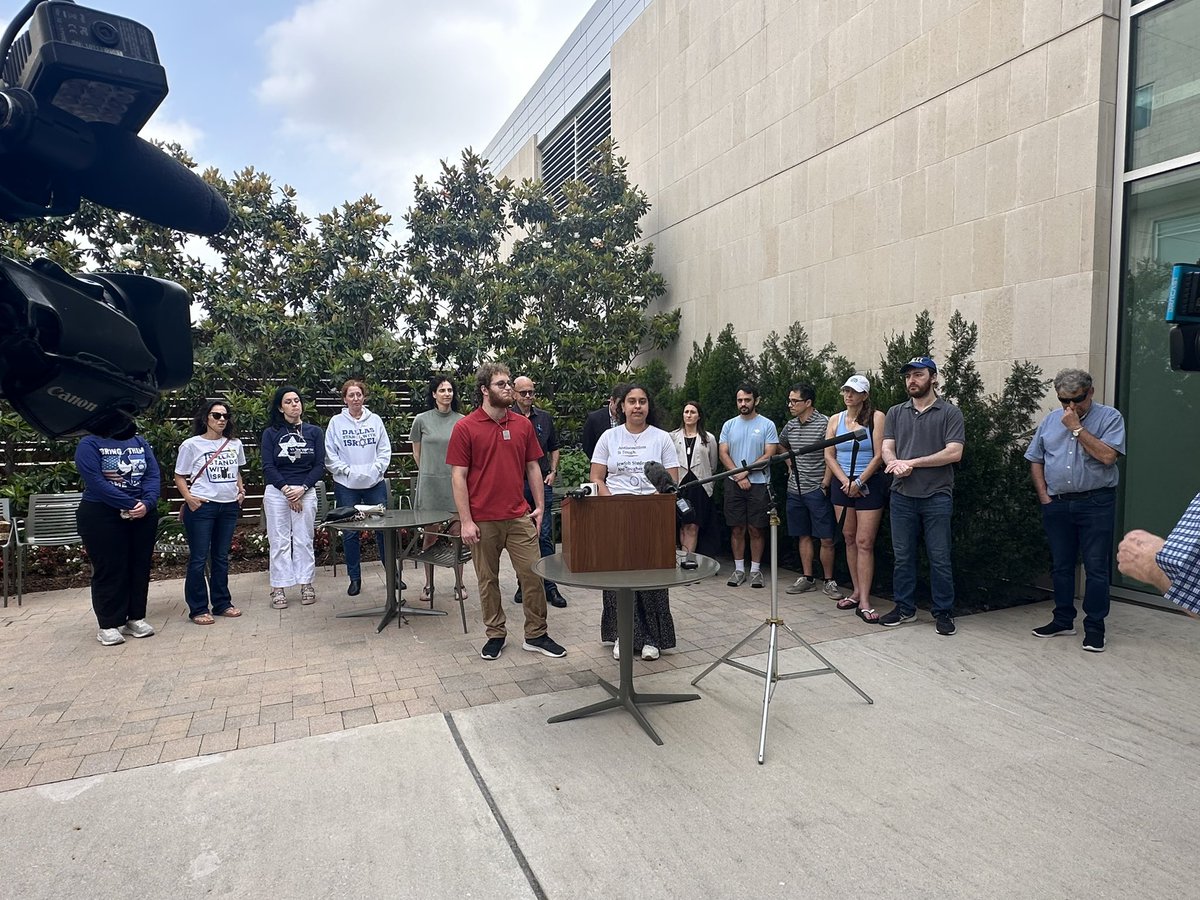 Jewish students at UT Dallas hold a news conference in response to antisemitism and threats on campus. I’ll have the story coming up at 11 on @CBSNewsTexas.