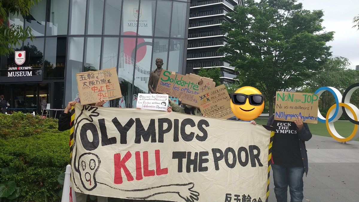 🔴Des camarades qui luttaient contre les JO de Tokyo 2020 ont mené une action contre les saccages des #JeuxOlympiques de #Paris2024 il y a quelques jours devant le Japan Olympic Museum de #Tokyo.

Via @hangorinnokai 

#JOduZbeul #NoOlympicsAnywhere
#JOP2024 #JOParis2024 #JO2024