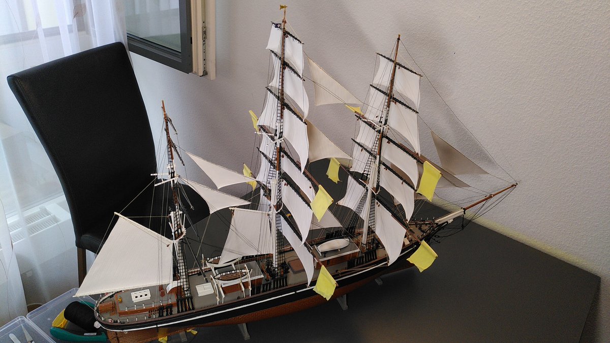 Nastja_the_Mox's tweet photo. Die zweite Mast wurde mit Segeln versehen nun müssen noch all die Taue und Seile - oder wie immer das Zeug heisst - gezogen werden😎
#MoxImGrössenwahn #Modelbau #CuttySark https://t.co/V7qDitDNIn