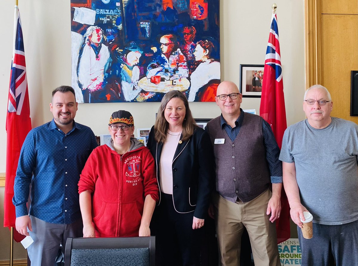 What a pleasure to welcome folks from Extend-A-Family Waterloo Region to Queen’s Park today - thank you to ED Alan Mills, Board member Ryan Voisin, Rob & Mary for visiting and for bidding on lunch in support of @HockeyHelps 👏 @EAFWR
