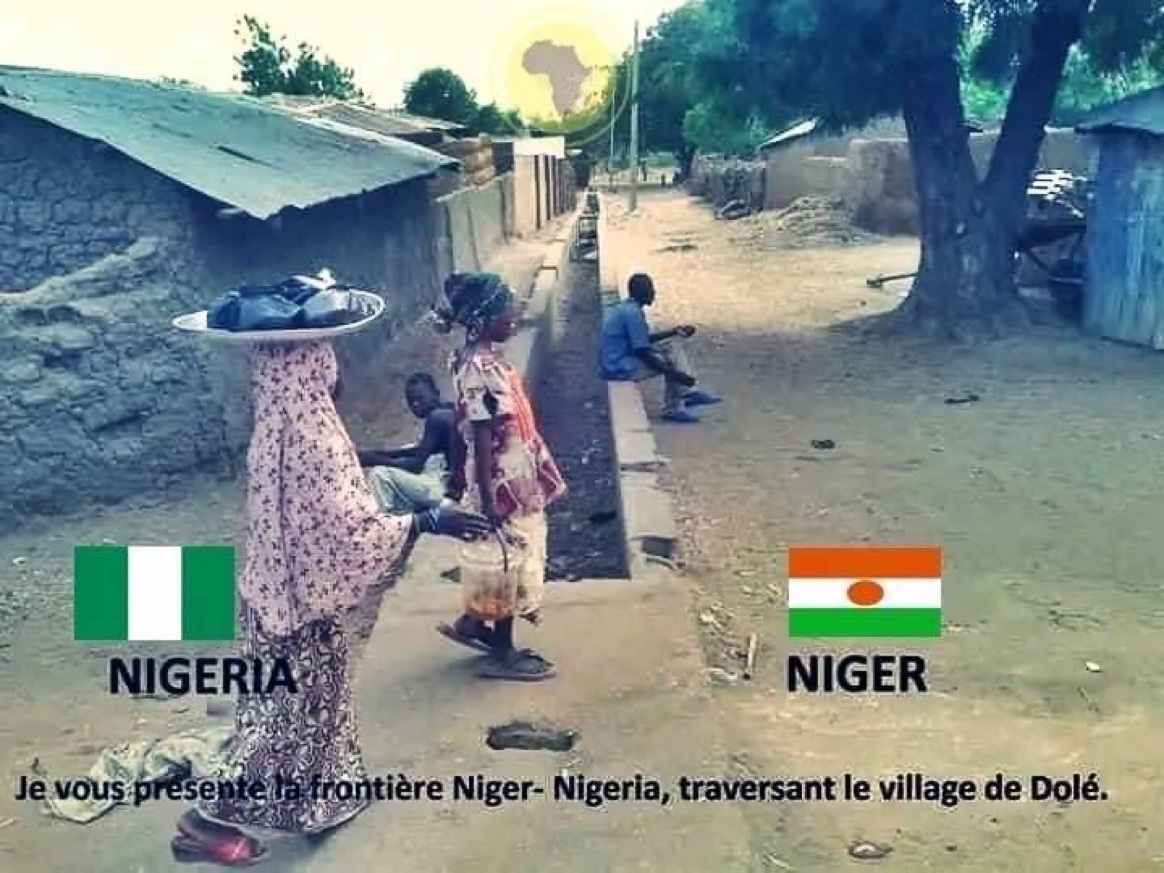 This is A border between Nigeria 🇳🇬 and Niger 🇳🇪 Republic. It runs through Dole Kaina village, dividing the village in half, with one part situated in Kebbi State of Nigeria, and the other falling into Dosso State of Niger.