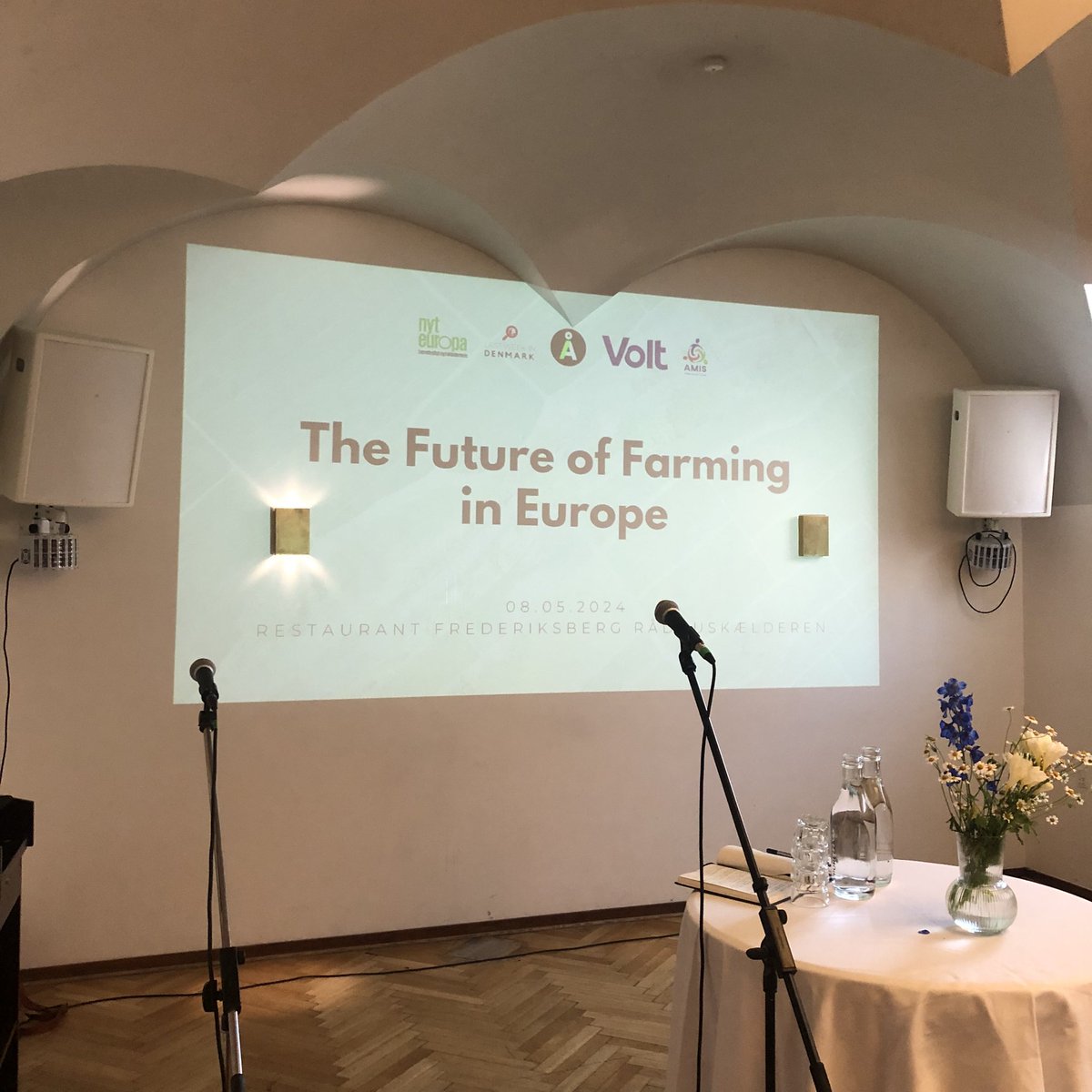 We’re ready for our 3rd English language debate at #Frederiksberg Rådhus.

Today’s subject is perhaps one of the most important ones for the #EU - our #agriculture.

Come join us, @alternativet_ , @EuropaeiskUngDK and @NytEuropa and make your voice heard 🇪🇺
#eudk #dkpol #ep2024