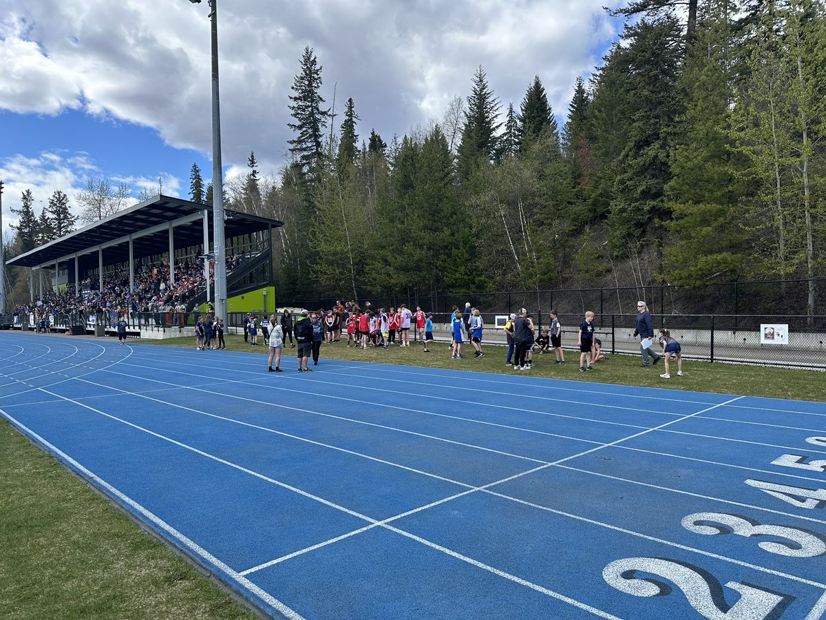 My first time yesterday seeing the excitement of @SD57PG elementary relays! Packed stands and a great time had by all!