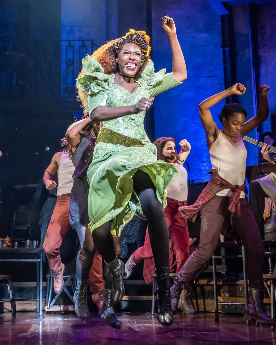 'Who makes the summer sun shine bright? That’s right, Persephone!' 🎶☀️ #Hadestown