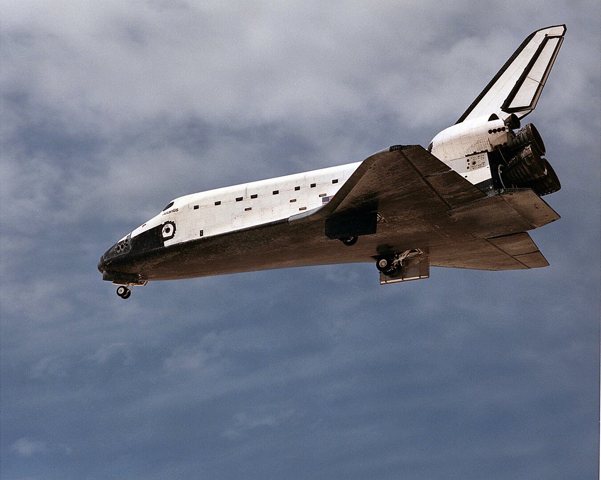 But when I get home to you, I find the things that you do, will make me feel alright. 🎵 STS-30, the fourth mission for Space Shuttle Atlantis, touched down at @EdwardsAFB #OTD in 1989. The crew's wake-up call for the mission's last day was 'A Hard Day's Night' by the Beatles.