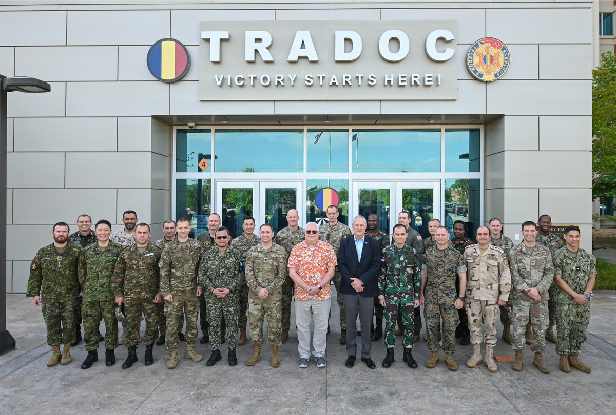 The @us_awc Joint Warfighting Advanced Studies Program stopped by HQ TRADOC last week! The students received an overview on the roles & missions of TRADOC, a doctrine update on FM 3.0 from the @usacac, and an @armyfutures overview from @AdaptingTheArmy. #VictoryStartsHere