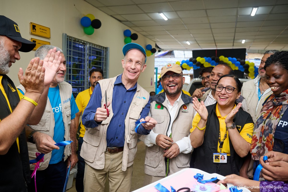 Celebrating the opening of the first climate-resilient facility in the Rohingya refugee camps, thanks to @UNCERF @dfat @StatePRM! 🙌 The integrated health & nutrition facility will support over 32,000 Rohingya refugees and 1,700 people from host communities.