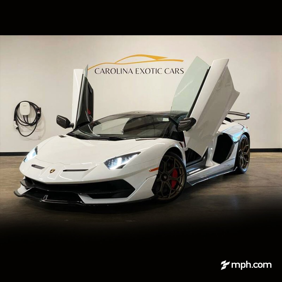 mph's tweet photo. 1,194-mile, 2020 #Lamborghini #Aventador SVJ Roadster LP 770-4 in Bianco Isis 🤍 The exquisite leather/alcantara interior in Nero Cosmus and Rosso Alala accentuates its fierce exterior 🔥 | Asking Price: $1,299,999

For inquiries: https://t.co/DGvajQxeQP https://t.co/4PreKH9Wj7
