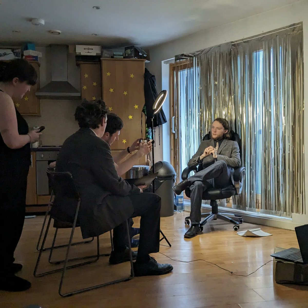 ConorON44859994's tweet photo. This Monday, I returned to acting for the first time in almost two years to shoot a pre-recorded part as a fictional 1980s TV Phycologist in @kendoddplay . Was a pleasure to get back to some acting again after almost two years. Looking forward to seeing the show on the 19th May. https://t.co/UqbAn3DTF7
