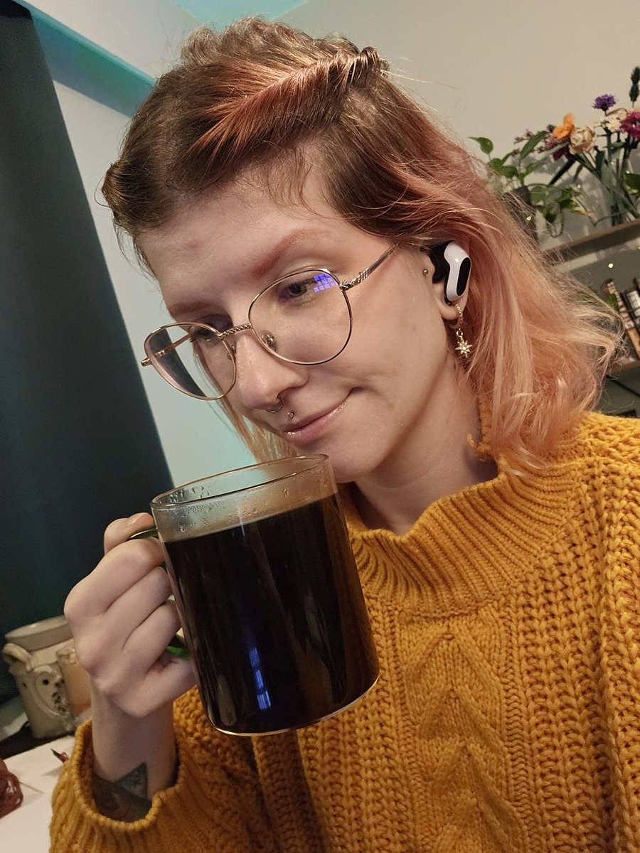 I'm so sleepy I accidentally made a fresh pot of hot water instead of coffee.

Time for some coworking and then a bit more Lil' Guardsman!

twitch.tv/ashiirosee