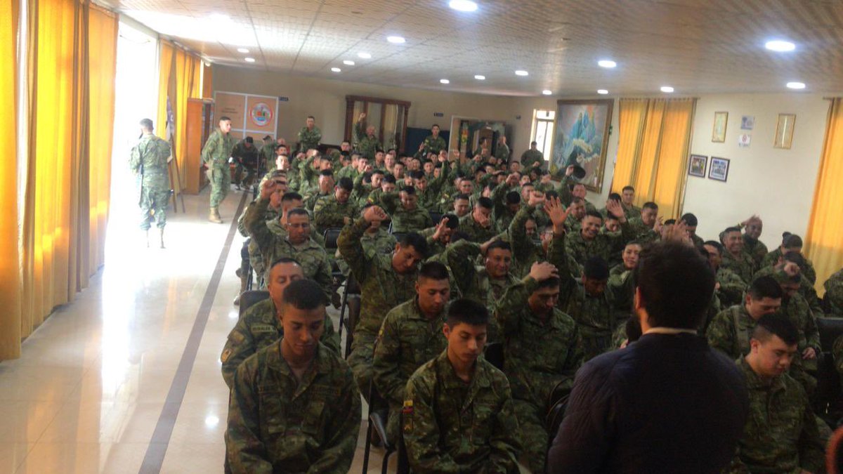 MinInteriorEc's tweet photo. #Tulcán | Capacitamos a 180 servidores de @FFAAECUADOR y del cuerpo de vigilancia @SENAE_Aduana en la detección de víctimas de #TrataDePersonas y #TráficoIlícitoDeMigrantes, así como en primeros auxilios psicológicos y las rutas de asistencia y reporte.
 #LaTrataEsUnDelito https://t.co/fq7unG0Hoa