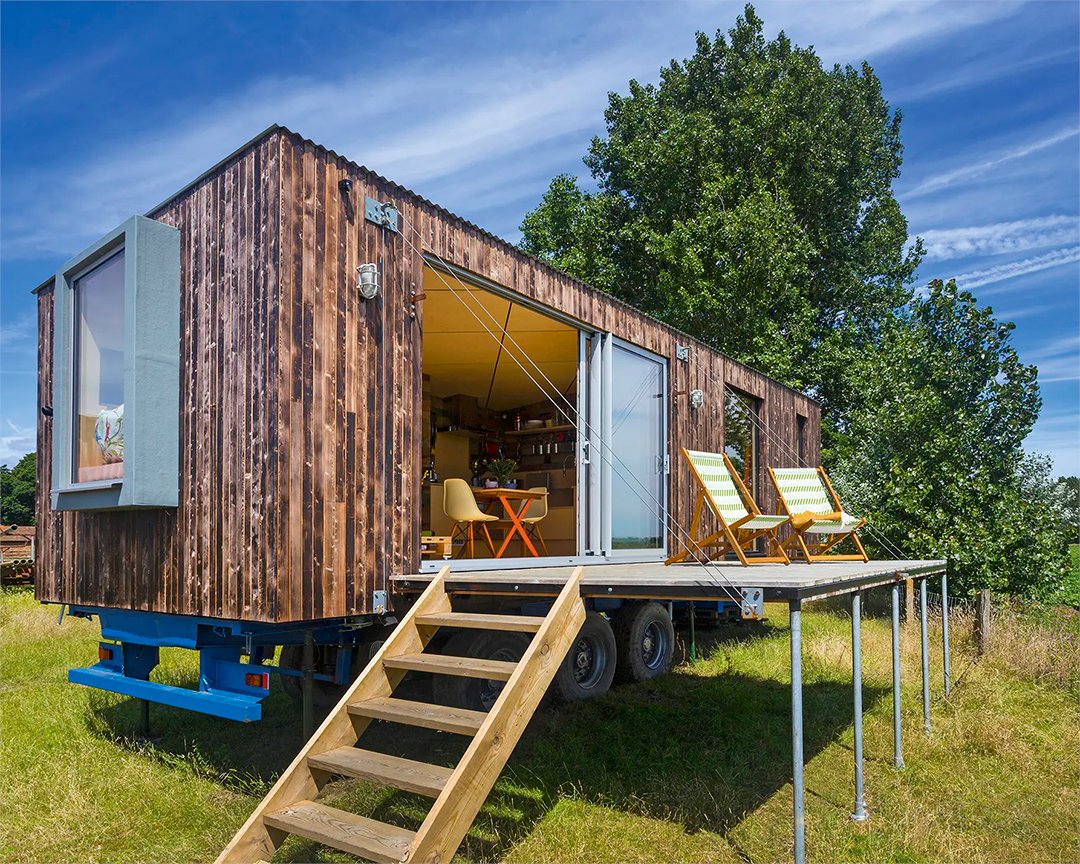 Tiny homes have been creating a lot of buzz online and among those looking to create unique, compact and low-energy properties. So what really are tiny homes and why’s the tiny house movement gaining traction in the UK? Find out now: ow.ly/FA7j50Rykny