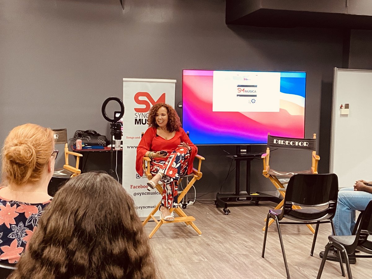 The Anatomy of a Sync Deal took place with Arturo De Las Fuentes and Director Steve Wieclaw 
Deal was negotiated by music supervisor Jessica Alvarez. Very helpful for visual media creator to learn the process 📹
#MiamiWebMusicFest #SyncMusica #musiccreators #songwriters