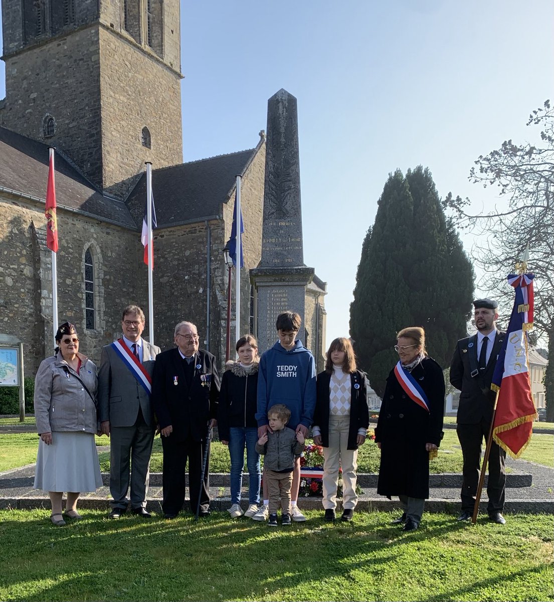 phgosselin's tweet photo. #8mai #Victoire #Paix #Souvenir
À #Remilly #SaintLô #Agneaux notamment: se souvenir que la paix est fragile en cette journée du 8 mai.
Transmettre cette mémoire et le flambeau aux Jeunes générations! https://t.co/GN0oVdJhFa
