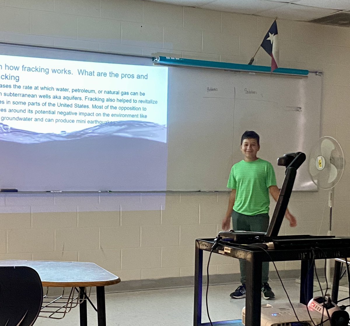 7th Grade IB Deleon MS Students shared their research findings on renewable energy options for TX in their Social Studies Class. Thanks for all you do Mrs Goolsby 👏🏻 @deleon046 @MISDAdvAcad @McAllenISD