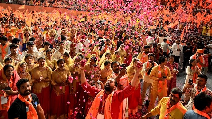 NewsAlgebraIND's tweet photo. BIG NEWS 🚨 Share of Hindu population declined by 7.82% while Muslims's share surged by 43.15% in India between 1950 and 2015 as per PM Modi's panel 🔥

India has witnessed the biggest decline in the majority population only next to Myanmar as per Economic Advisory Council to PM

"Contrary to the noise in several quarters, data shows that minorities are not just protected but indeed thriving in India" - PM's panel