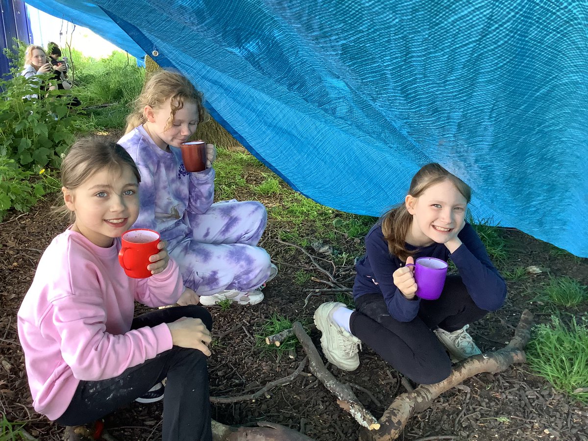 Outdoor Adventurers- Year 4 enjoying a well earned drink in their dens 😊