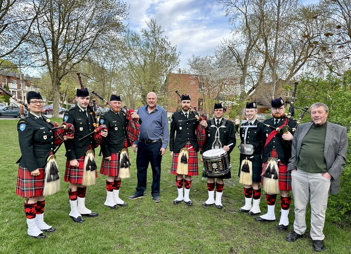 The SAS is pleased to support the Black Watch Scottish Arts Society and its Instructional Program. Some of the members were part of the mini-band from the Black Watch (RHR) of Canada Pipes and Drums that performed as the opening act with legendary piper Fred Morrison.