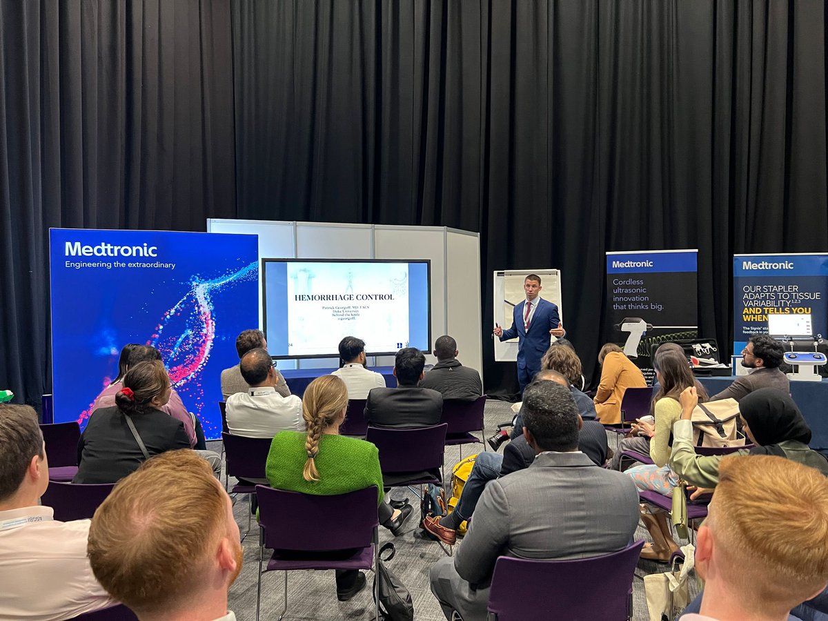 @kingmartinj and @bengriffiths73 supporting @MedtronicUK training village today, attendees are engrossed by Patrick Georgoff @BehindTheKnife this afternoon! #ASGBI2024