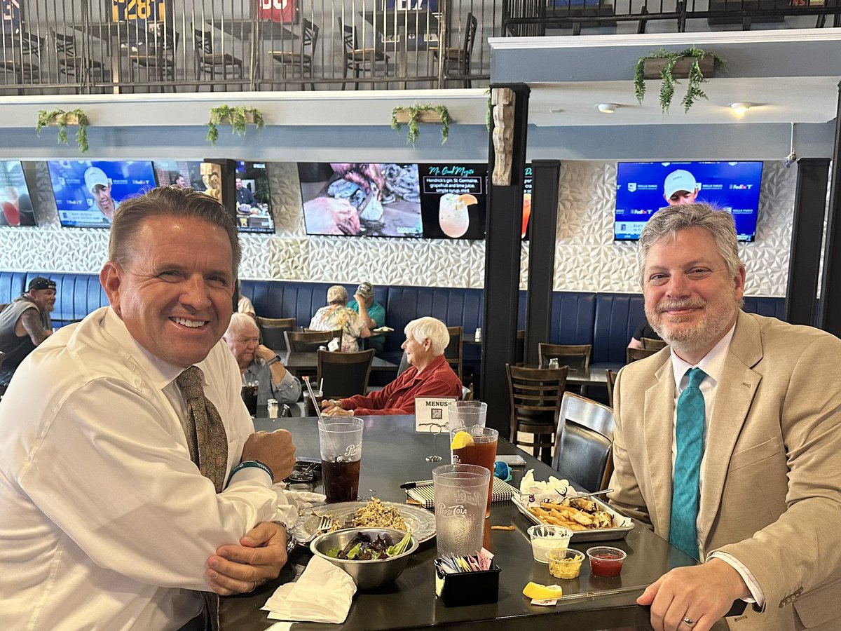 All of us @CCUChanticleers welcomed Professor Andrew Dunn from @etsu to campus this year as part of the @ACEducation Fellows program. He’s been an incredible asset & very helpful. Enjoyed lunch before he heads home to Johnson City TN. Thanks Andrew #ChantsUp @CCUChanticleers