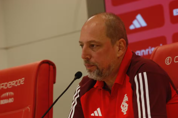 globoesporters's tweet photo. Presidente do Inter diz que o clube não vai sair do RS: "Não vamos abandonar o nosso povo" https://t.co/6obNpwHASf https://t.co/bEBHTrbYoJ